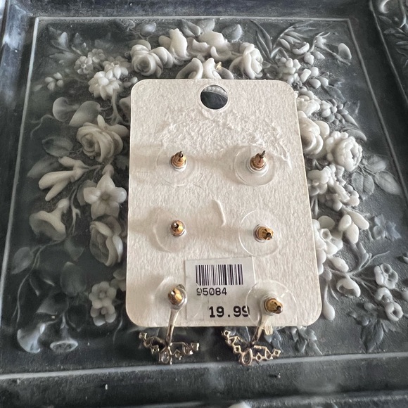 Pretty goldstone set free with purchase over $20.00. - Picture 2 of 2